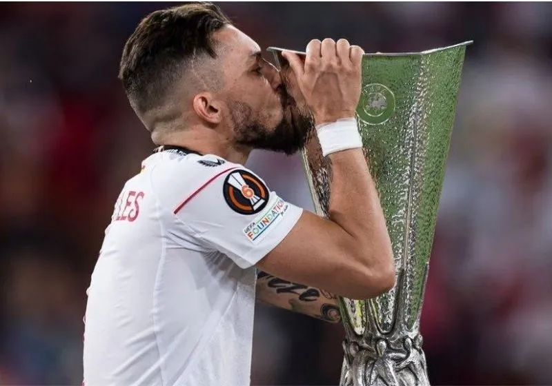 Những cú sút phạt uy lực đã trở thành dấu ấn đặc biệt của Alex Telles trên sân cỏ
