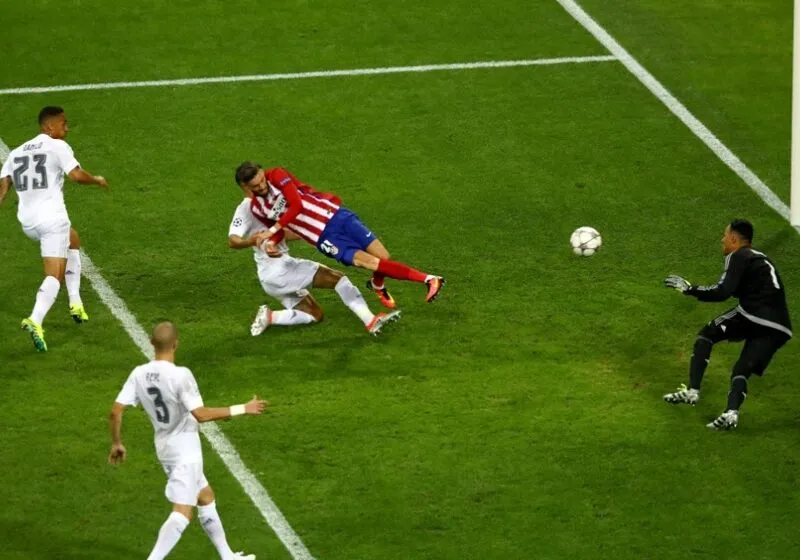 Yannick Carrasco 1